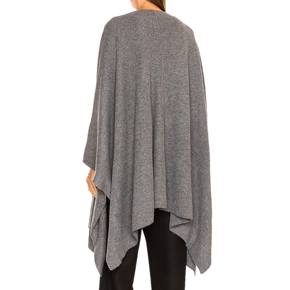 Weekend Stories Poncho - Picture 3 of 8